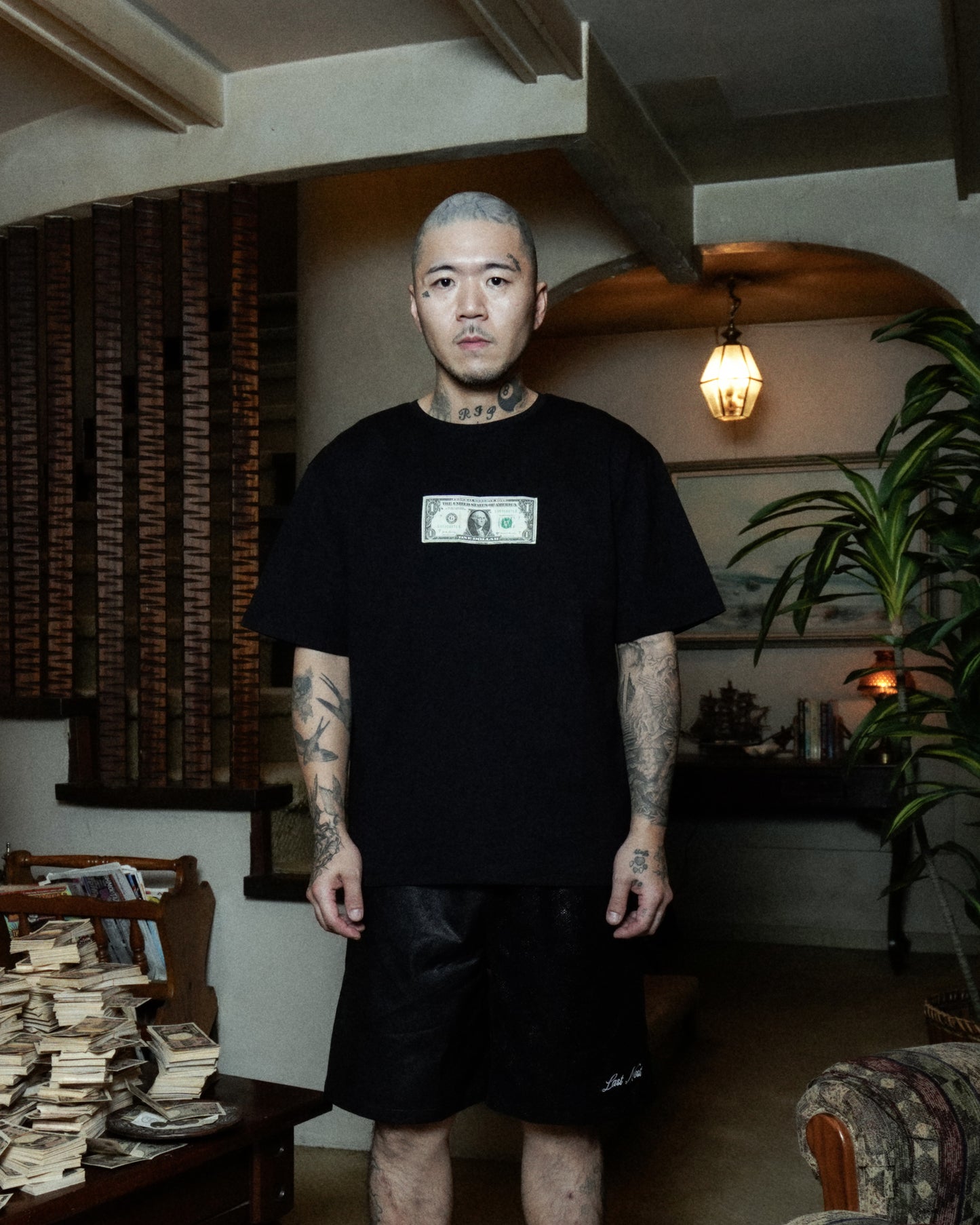 One Dollar T-shirts / Black