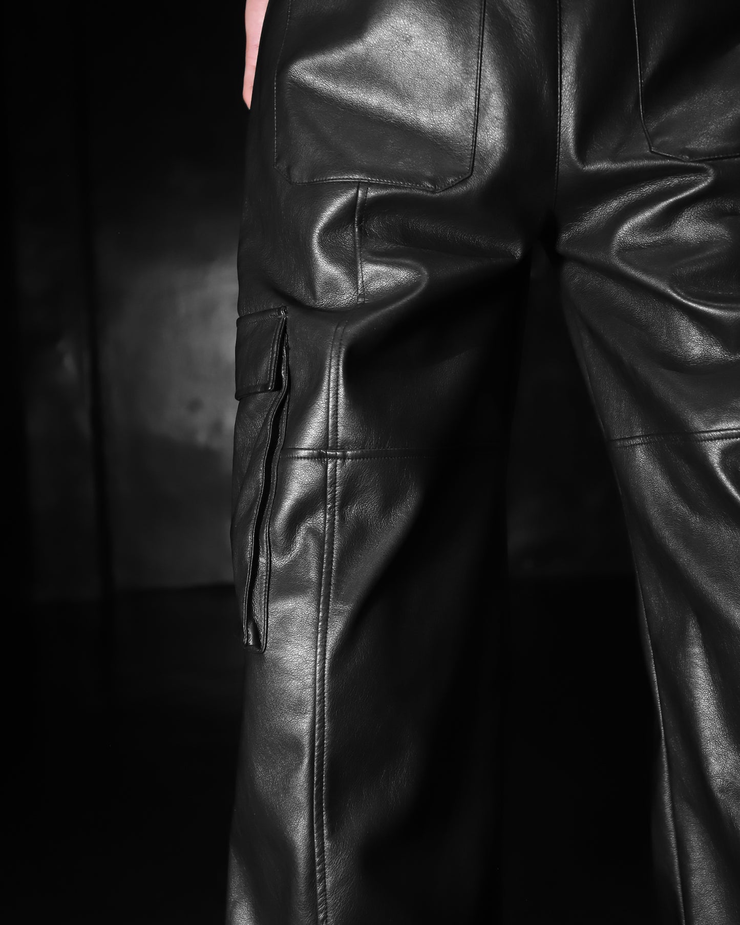 BAGGY LEATHER CARGO PANTS / BLACK