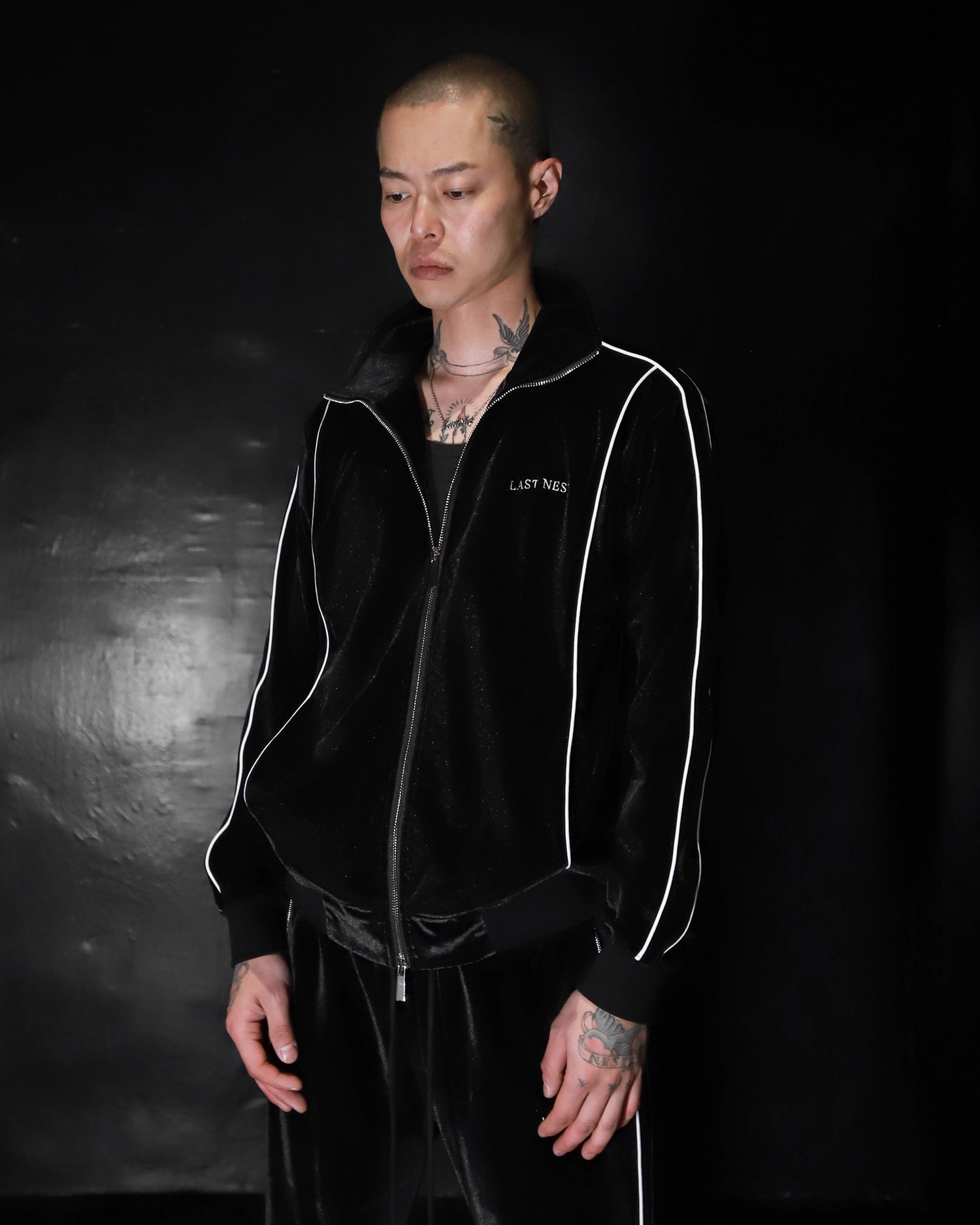 VELOUR EMBROIDERY TRACK JACKET / BLACK｜LAST NEST Official Online Site