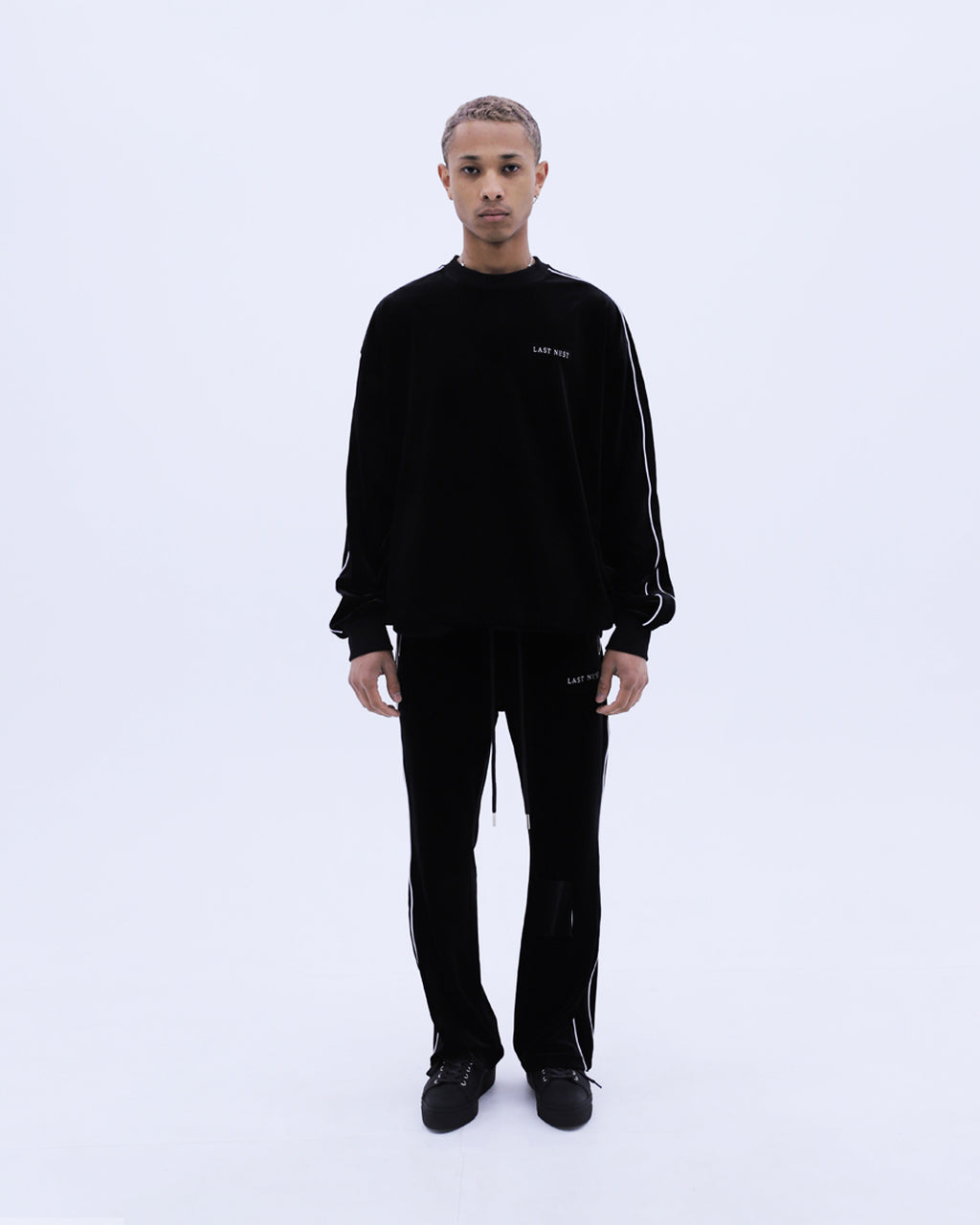 Velvet Crewneck / Black