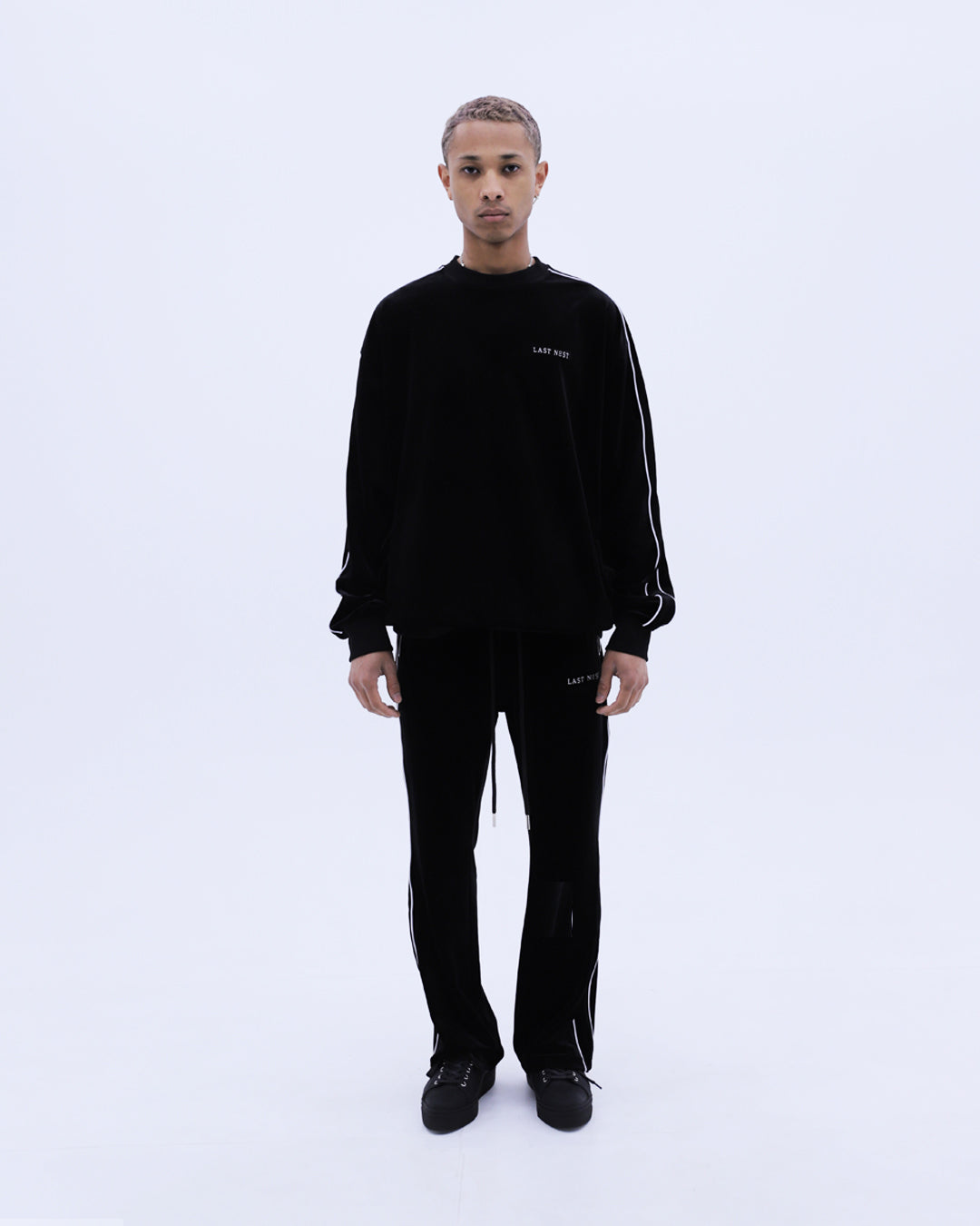 Velvet Crewneck / Black