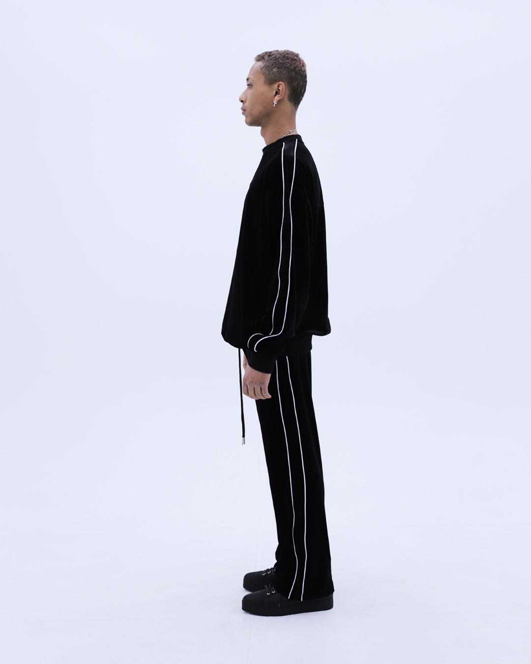 Velvet Crewneck / Black