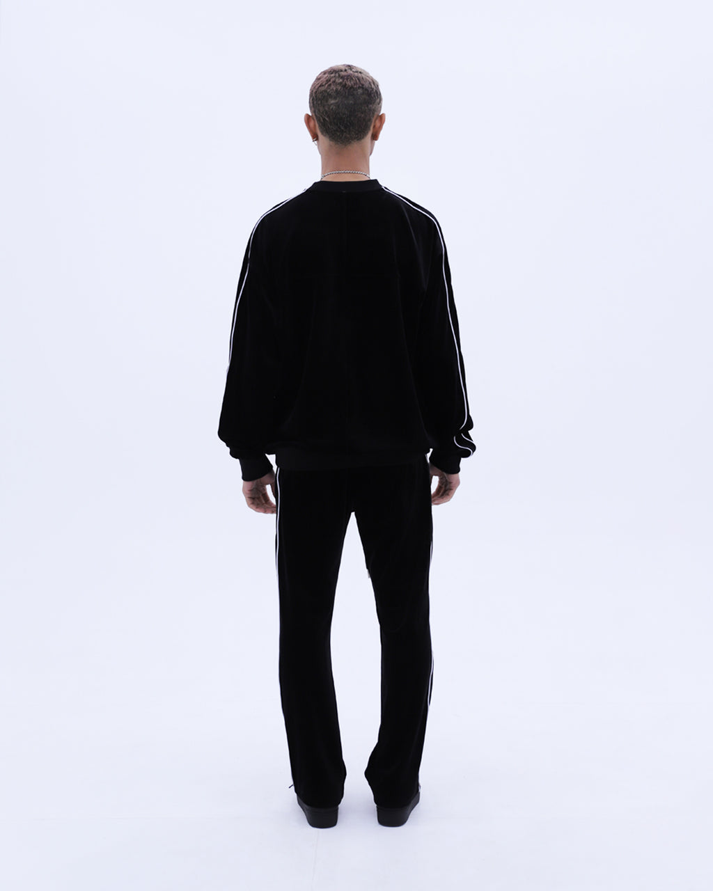 Velvet Crewneck / Black