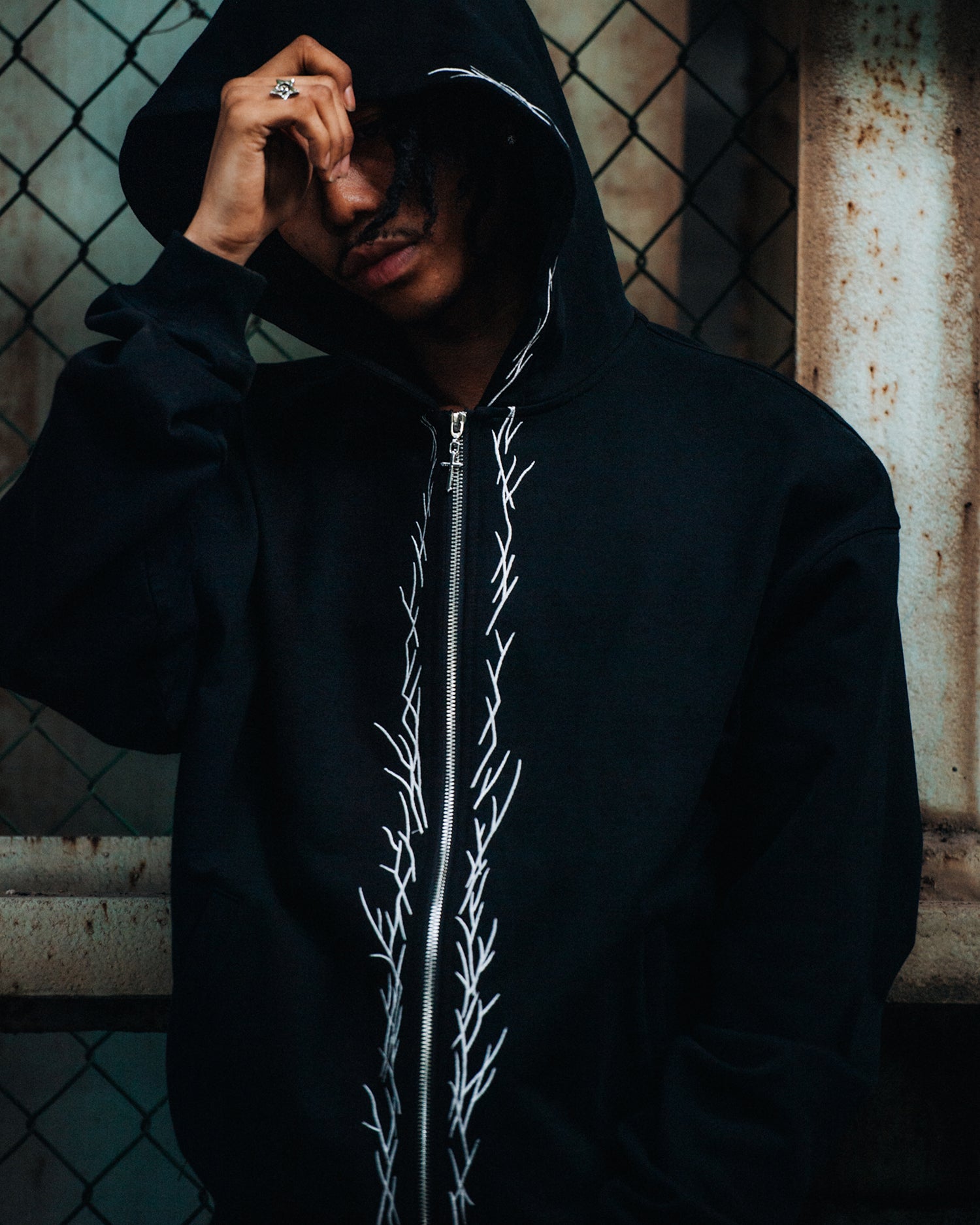 Stick Embroidery Zip Hoodie / Black