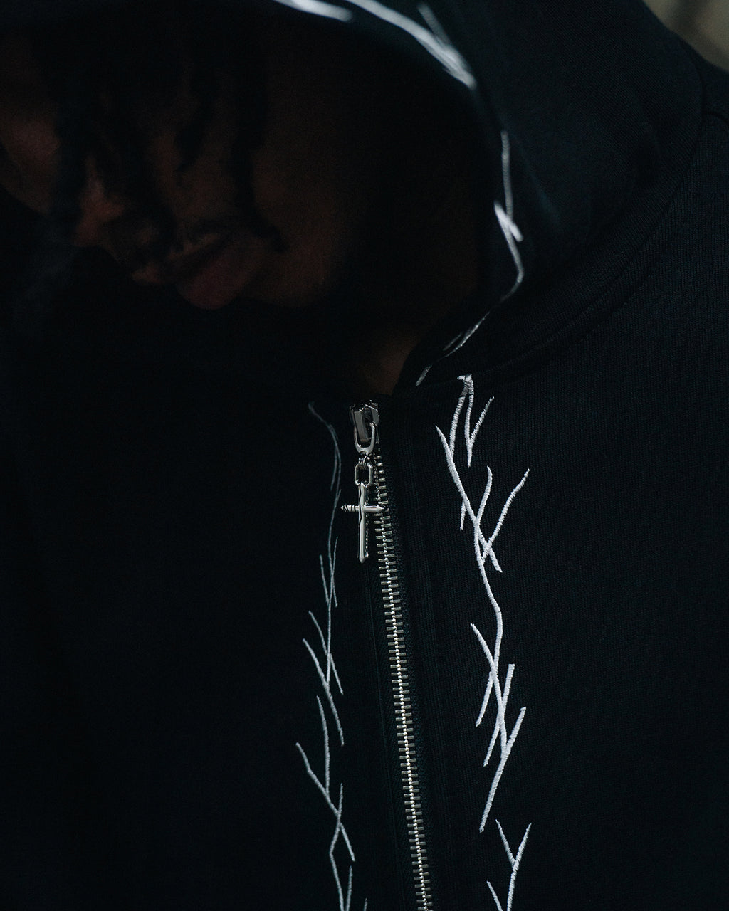 Stick Embroidery Zip Hoodie / Black