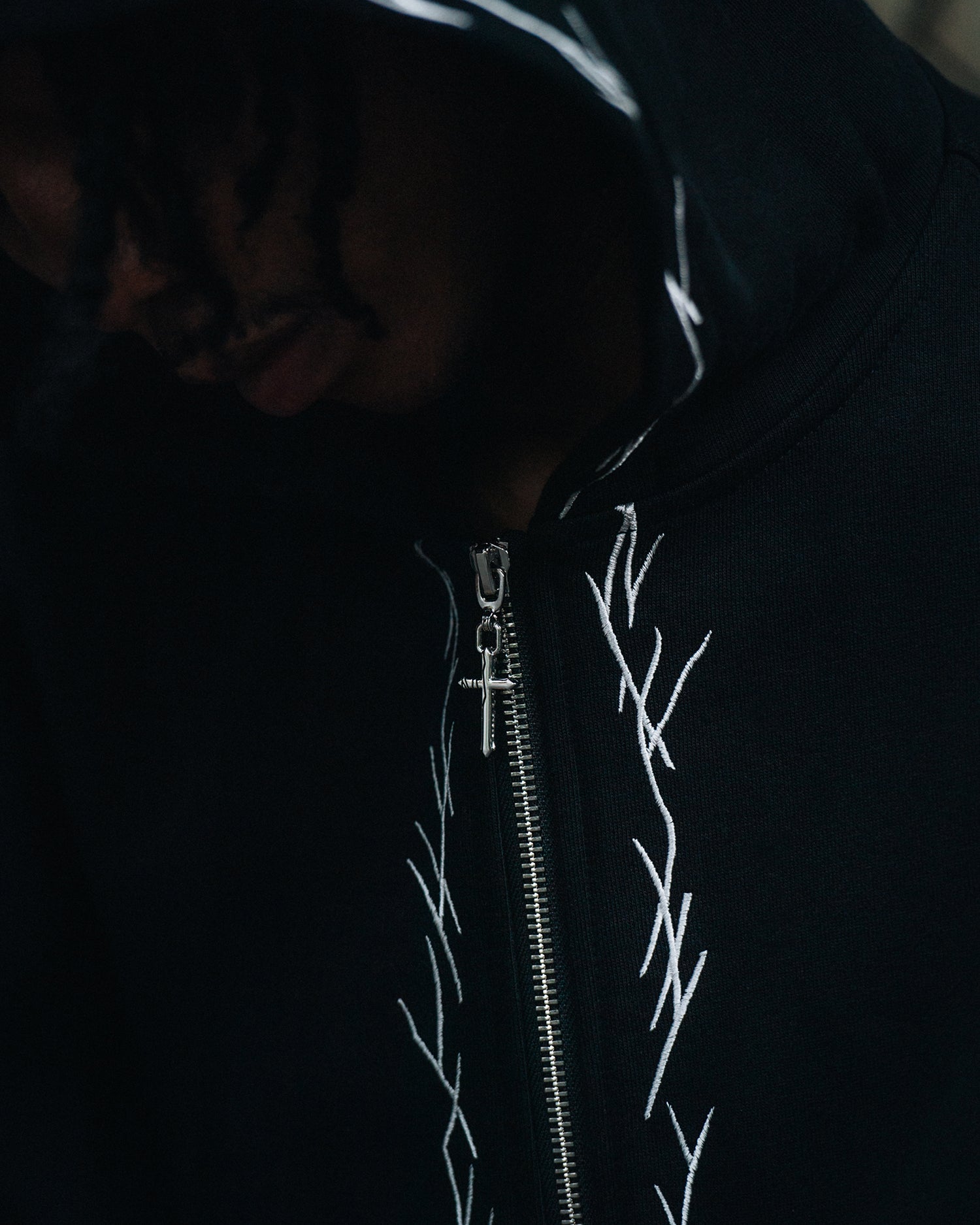 Stick Embroidery Zip Hoodie / Black