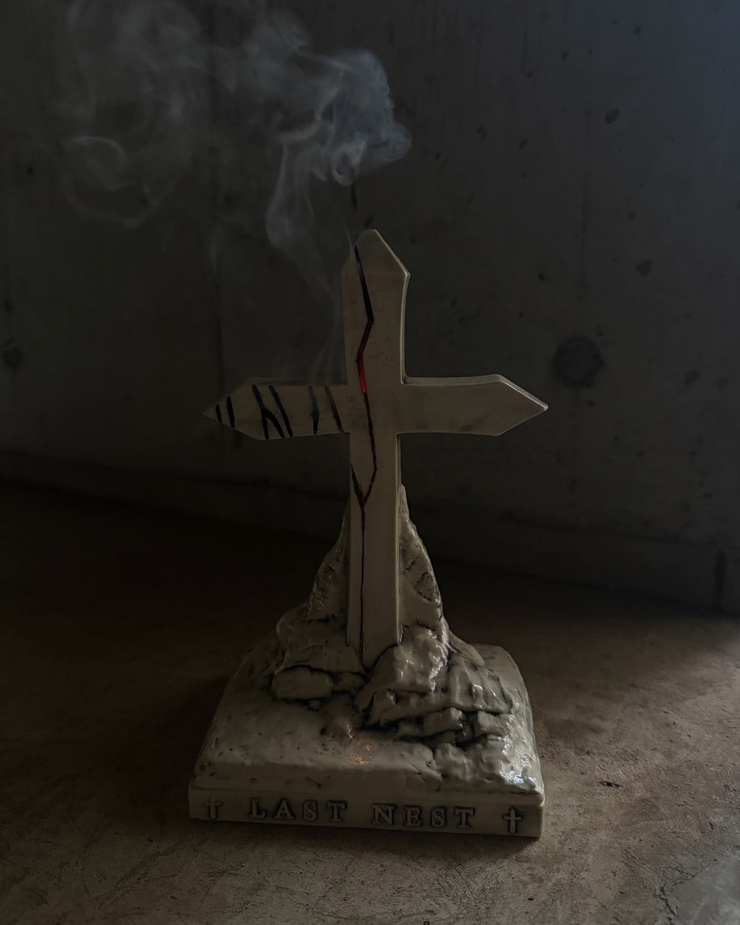 LAST NEST 十字架型お香立て Cross Incense Chamber / White｜LAST NEST Official Online Site