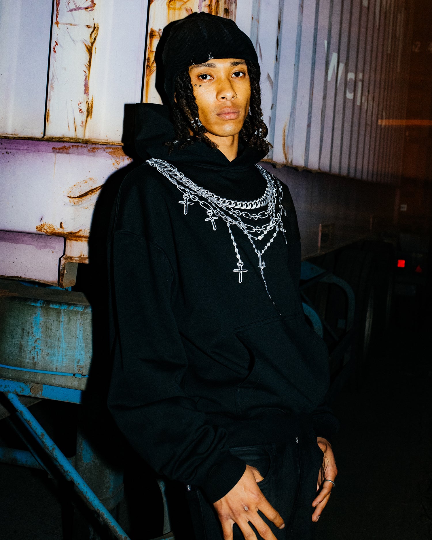 Necklace Hoodie / Black