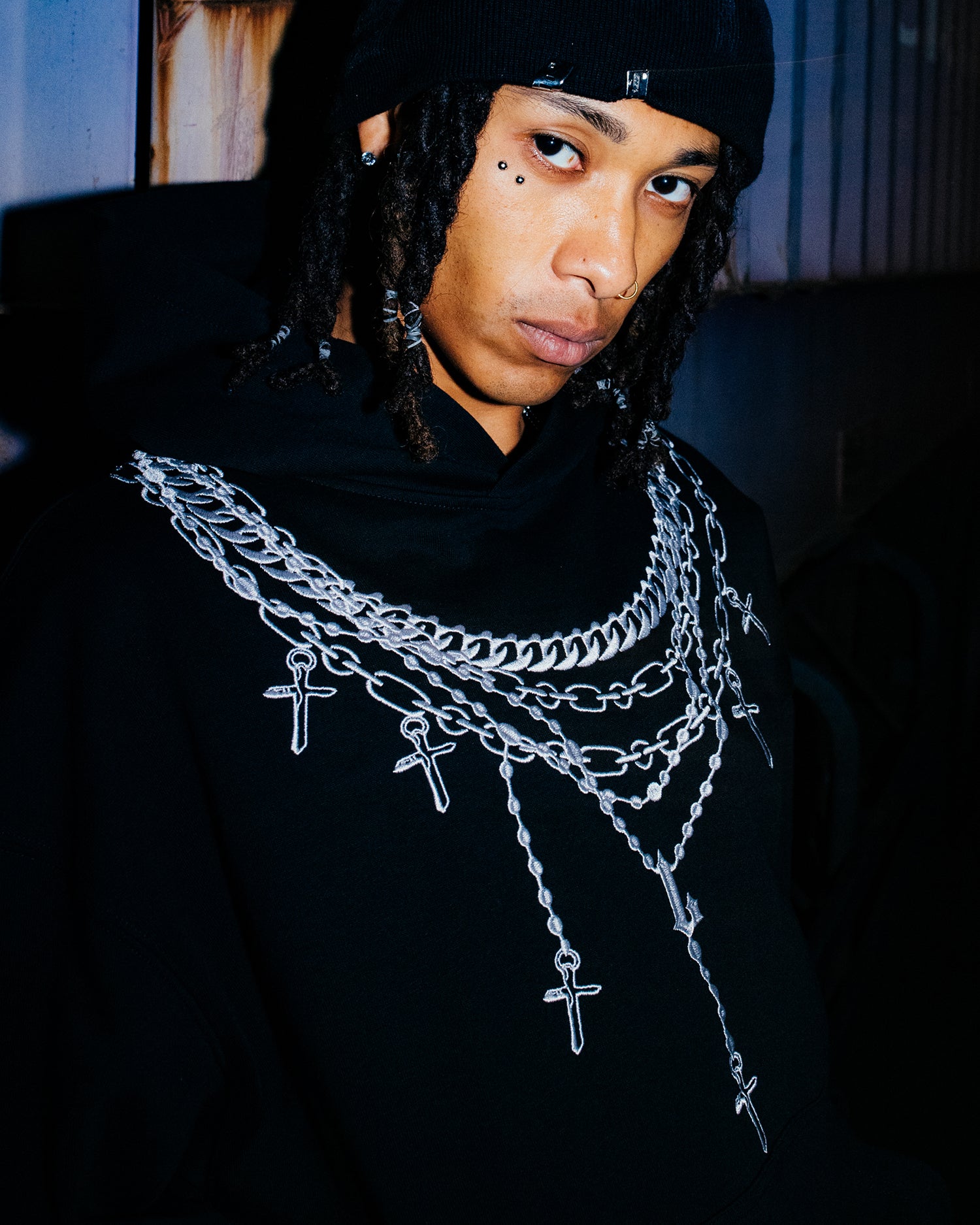 Necklace Hoodie / Black